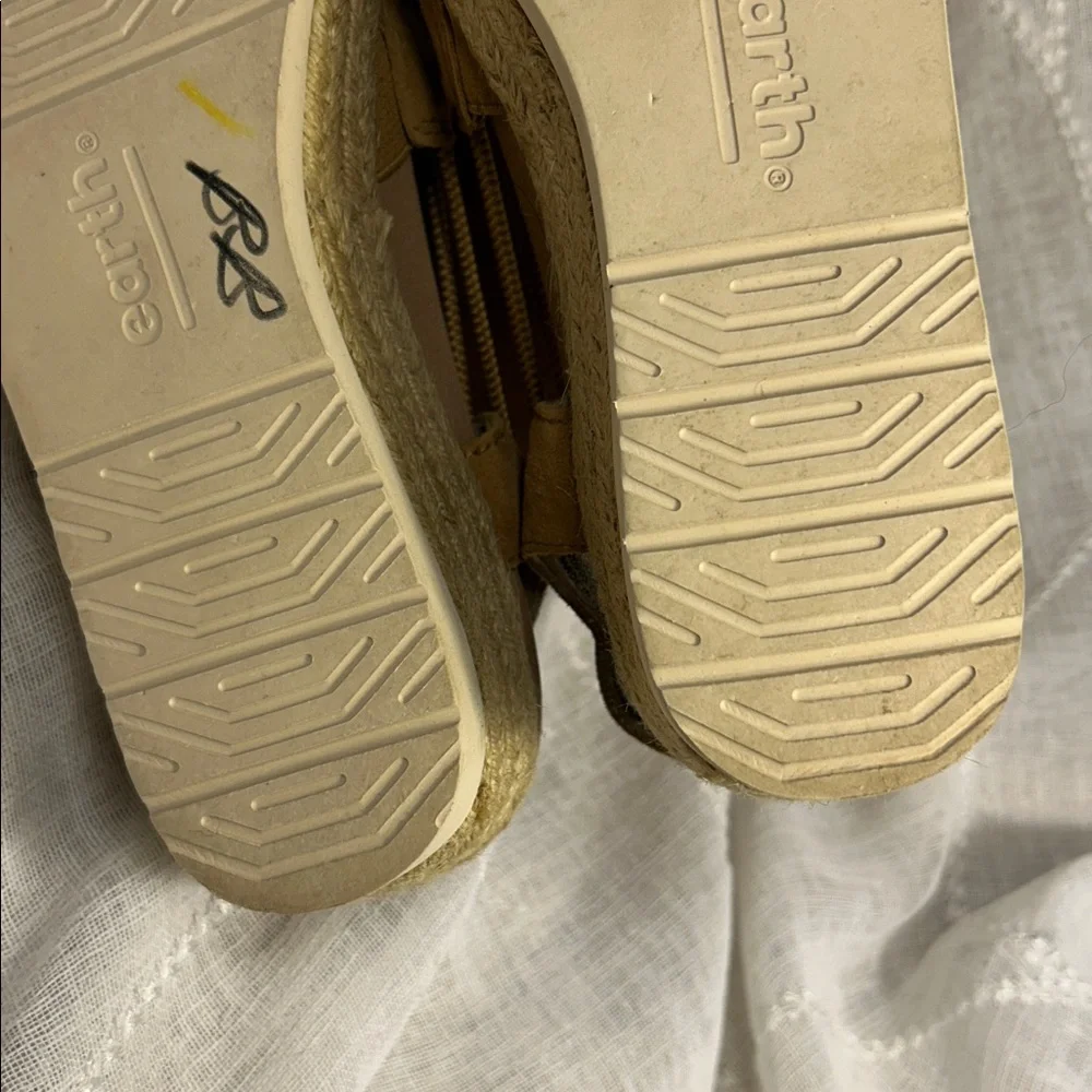 NWOT Earth leather wedge sling back wedge shoes espadrille